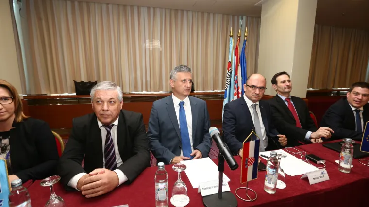 HDZ se odlučio za sastavljanje nove većine: 'Nesuvislo je da Ore&scaron;ković vodi Vladu HDZ-a i MOST-a bez čelnika tih stranaka'