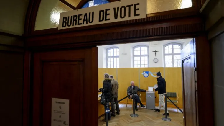 &Scaron;vicarci uvjerljivo odbacili prijedlog da se svakom građaninu mjesečno daje 2500 franaka