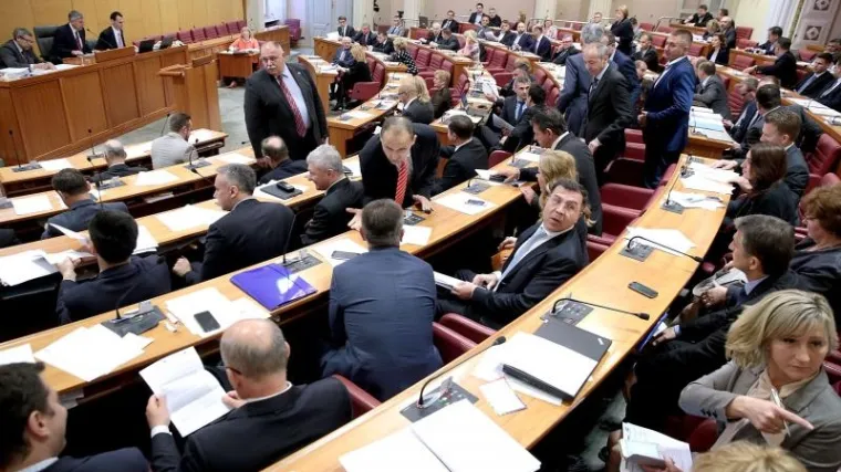 UD ĆU, &Scaron;TO ĆU? U SDP-u jo&scaron; ne znaju bi li podržali HDZ-ov prijedlog za izglasavanje nepovjerenja Ore&scaron;koviću