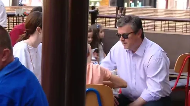 Ore&scaron;ković usred krize Vlade ispija kavu u centru Zagreba i ne želi ni&scaron;ta komentirati