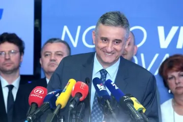 Analitičari o zahtjevu za opoziv Oreškovića: 'To je očajnički potez da se zaštiti lik i djelo Karamarka'