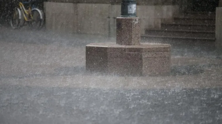 Dalmaciju i južni Jadran danas očekuju lokalni pljuskovi i grmljavina