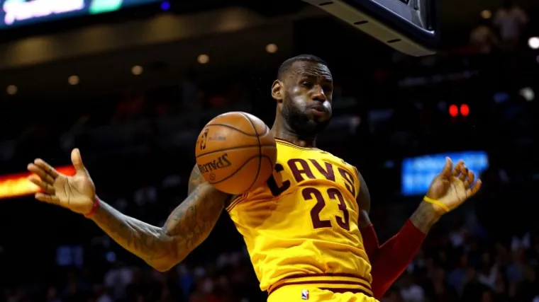 LeBron James i dru&scaron;tvo ponizili prvake