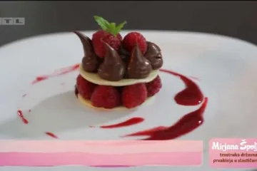 Jednostavni desert za prste polizati: tamna i bijela čokolada s malinama