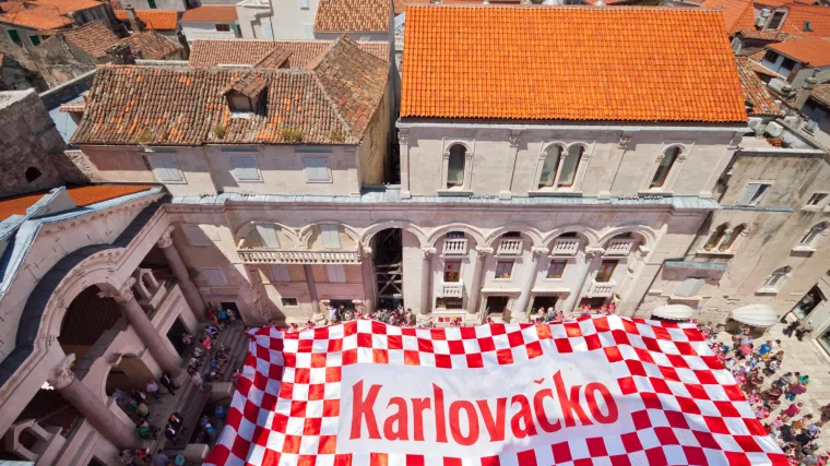 Zagreb ispraća veliku navijačku zastavu za Francusku