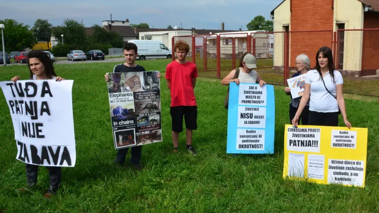 Prosvjed protiv cirkusa u Slavonskom Brodu