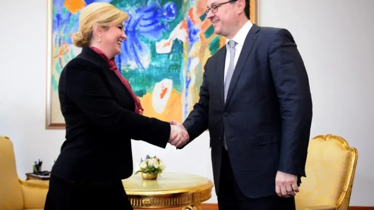 Premijer i predsjednica održali hitni sastanak