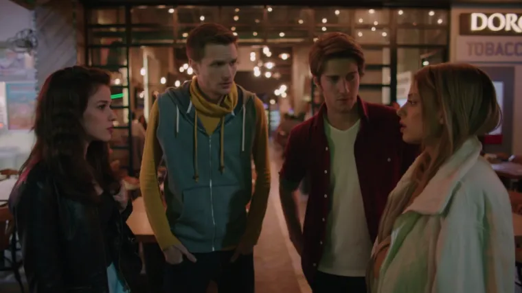 Deniz pati za Džansu (Tuđi život) koja se je udaljila od njega