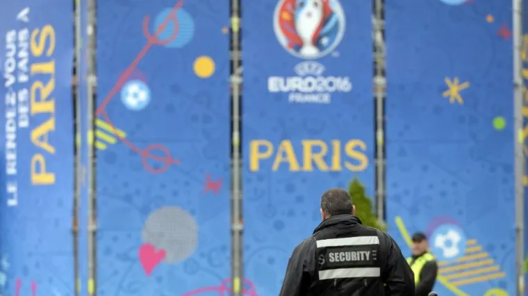 Platinijev eksperiment, terorizam, &scaron;trajkovi i - pone&scaron;to nogometa!