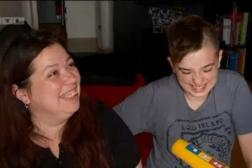 Pažljivi 13-godišnjak raznježio majku ulaznicama za koncert omiljenog metal benda