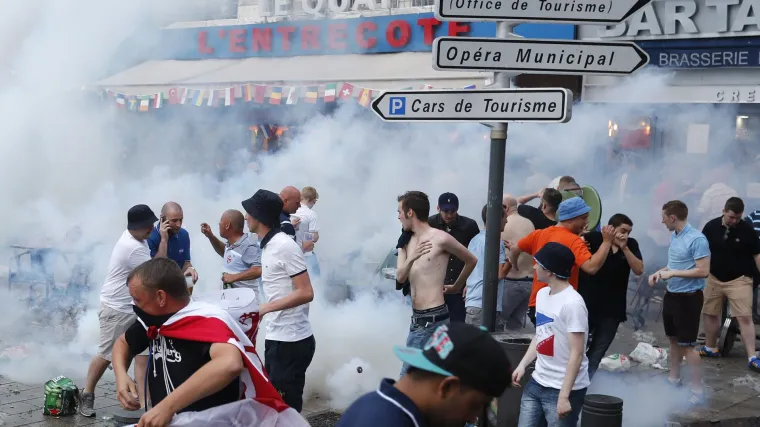 Ratno stanje u Marseilleu: umjesto o derbiju, cijeli svijet priča o žestokim obračunima huligana!