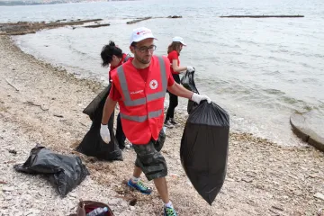 Iz podmorja Brijuna izvađeno 18 vreća otpada