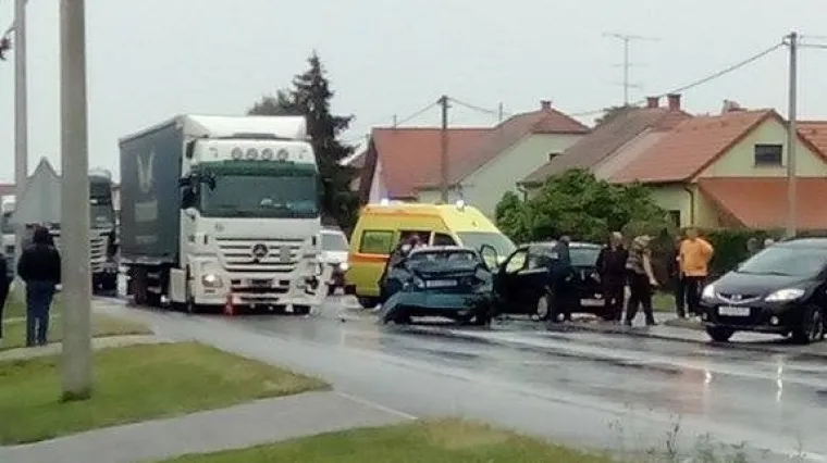 FOTO: Prometna u Nedeli&scaron;ću - vozač zadobio te&scaron;ke, putnica lak&scaron;e ozljede