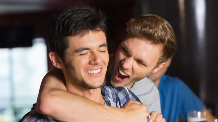 Iako ova dvojica genijalaca zaslužuju kaznu, svaki će pravi pivopija za njih pronaći makar trunku opravdanja