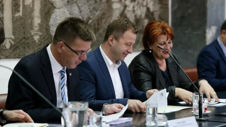 Stiglo je samo dvoje ministara