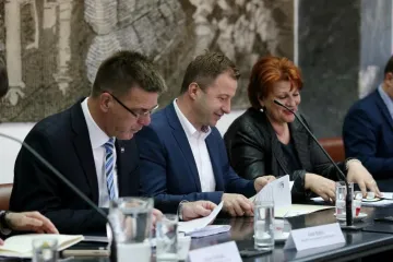 Stiglo je samo dvoje ministara