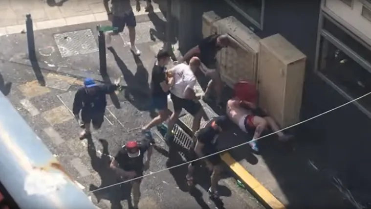 Nova snimka nereda iz Marseillea pokazuje svu brutalnost ruskih navijača