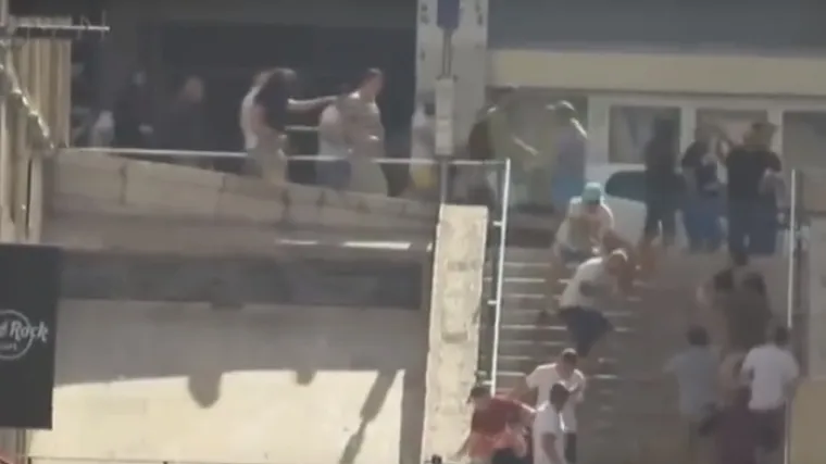 Ruski huligan poku&scaron;ao ubiti engleskog navijača na &scaron;takama!