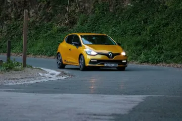 ŽUTA ZVIJER: Renault Clio RS Trophy već na prvi pogled otkriva da je najjači od svoje braće