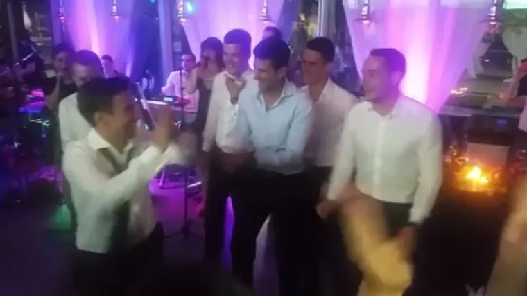 Kad ne 'skida' protivnike, Nole skida plesne korake: najbolji tenisač na svijetu plesao za mladence