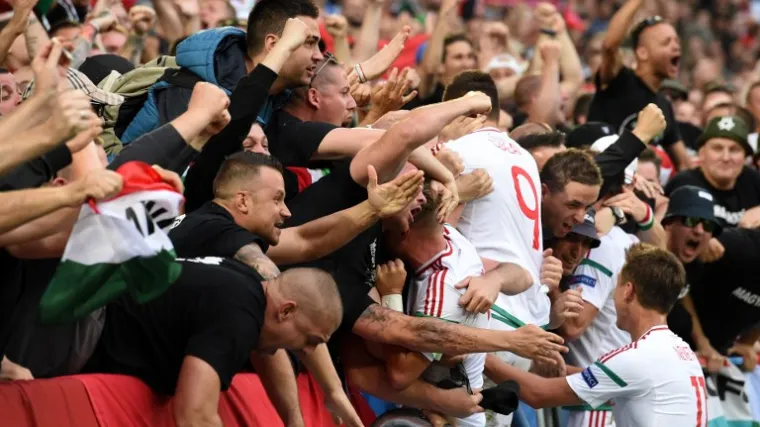 Mađarska rastužila Austriju, navijači zasuli travnjak bocama