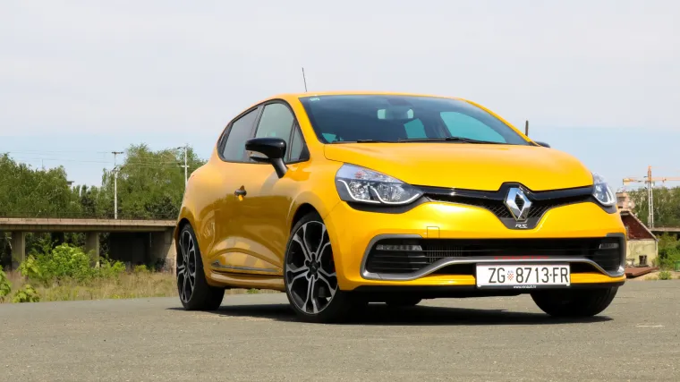 Renault Clio RS 220 Trophy jednostavno traži da papučicu gasa stisnete do kraja