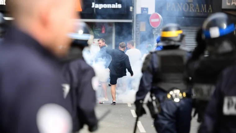 Prijeti nova eskalacija sukoba! Policija suzavcem rastjerala huligane u Lilleu