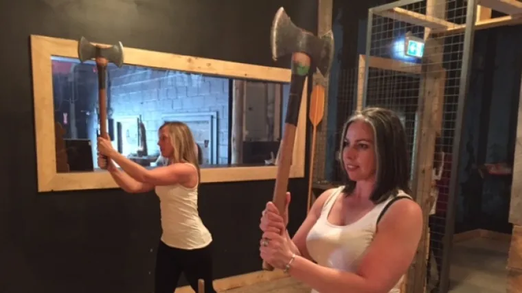 Prvi bar u kojem gosti mogu bacati sjekire postao totalni hit