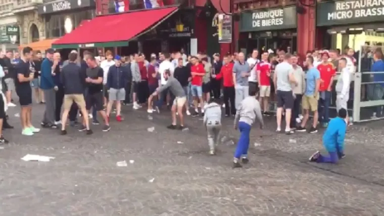 Engleski navijači ponovno se sramote, ovaj puta u gorem obliku od tučnjava sa suparnicima