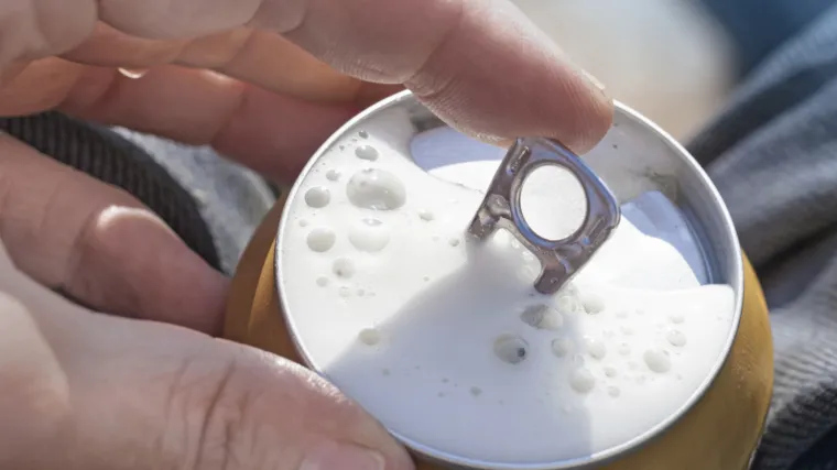 Kuckate li po vrhu limenke gaziranih pića prije otvaranja?