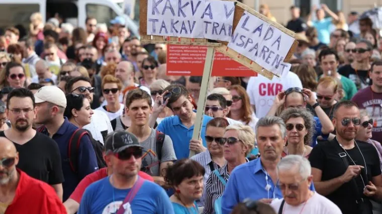 Vi&scaron;e od tisuću prosvjednika na Markovom trgu poručilo: 'Hrvatska može bolje - bez vas!'