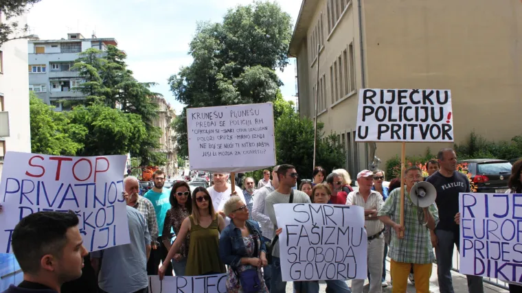Tridesetak prosvjednika tražilo oslobađanje Davida &Scaron;teke