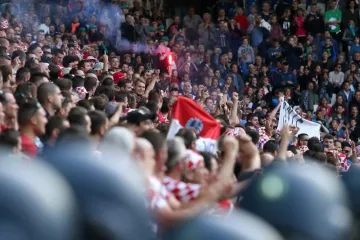 Uefa se poslije utakmice s Češkom neće baviti samo bakljama i tučnjavom