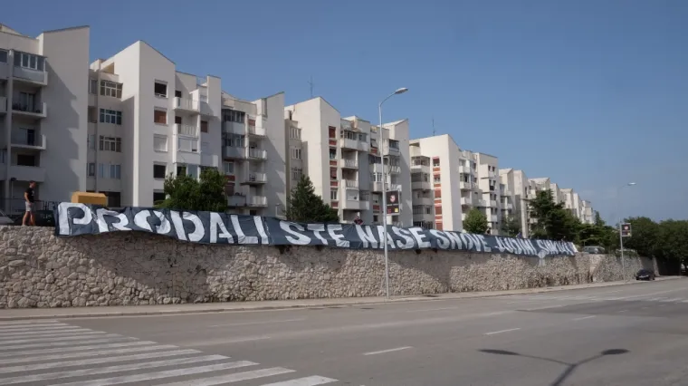 'Prodali ste na&scaron;e snove, Judini sinovi'.