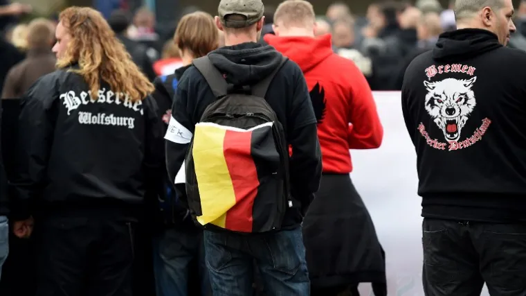 Njemački huligani rasistički i fizički napali brazilske novinare