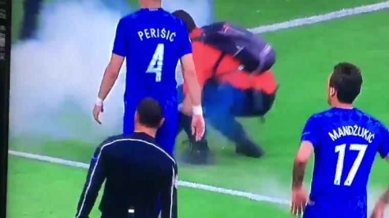 Huligani skoro ozlijedili Peri&scaron;ića, vatrogasac pao na travnjak