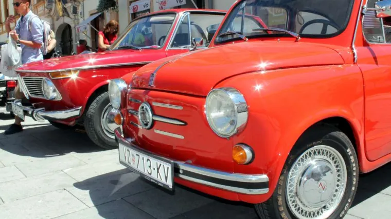 Dobra stara vremena: varaždinski trg ispunili starinski auti, motori i bicikli