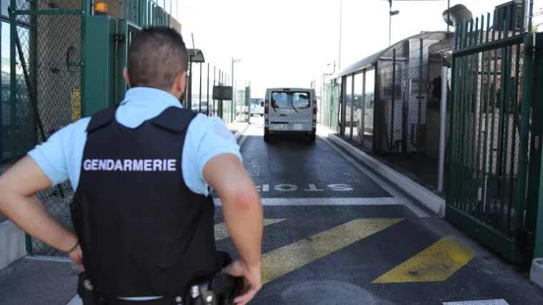 Francuska je započela deportaciju uhićenih huligana