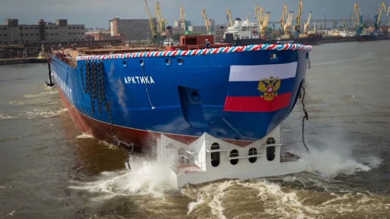 Porinut nuklearni ledolomac Arktika, najveći na svijetu