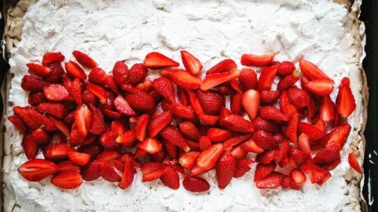 Jo&scaron; malo pa nestalo! Krajnje je vrijeme da uživate u ovom ljetnom kolaču