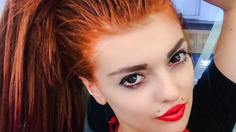 Ella skinula gotovo sve sa sebe i zapalila dru&scaron;tvene mreže