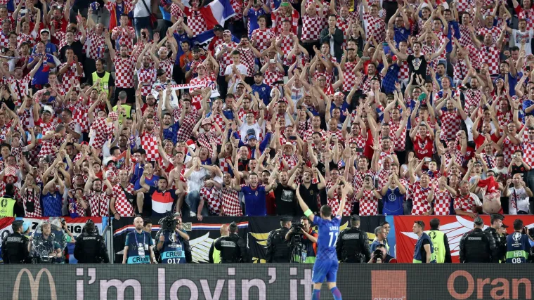 Eksplozija emocija: pogledajte kako su igrači i navijači proslavili veliku pobjedu nad &Scaron;panjolskom