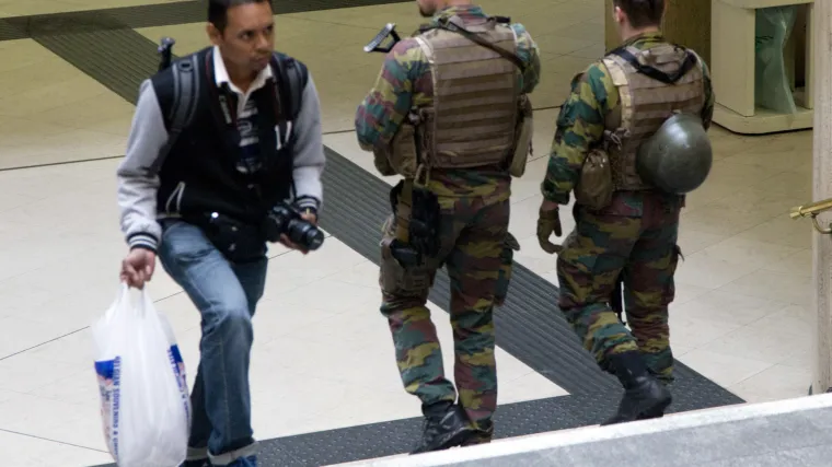 Kod trgovačkog centra u sredi&scaron;tu Bruxellesa uhićen mu&scaron;karac: nosio je lažni pojas s eksplozivom