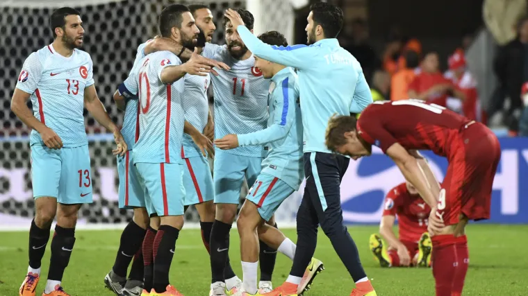 Turska pobijedila Če&scaron;ku i ostala u igri za osminu finala