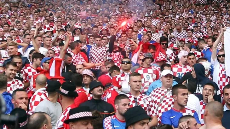 'Oni koji su bacali baklje veći su Hrvati od onih koji ih napadaju'