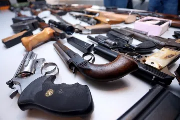 Zločinačko udruživanje i nedozvoljeno posjedovanje: petorica Hrvata optužena za krijumčarenje oružja