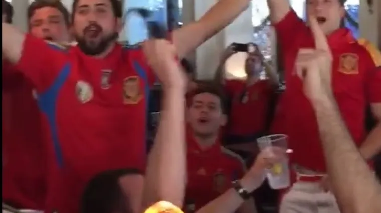 Pogledajte kako izgleda kad Hrvat natjera &Scaron;panjolce da zapjevaju s njim