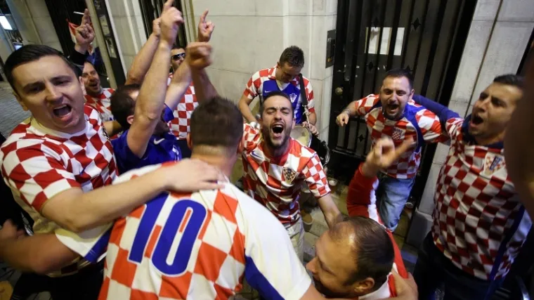 Hrvatski navijači tijekom noći raspjevali francuski grad