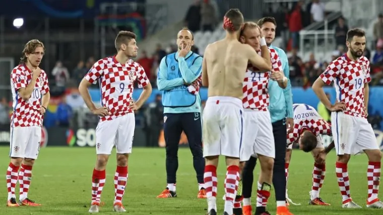 Vatreni se nakon &scaron;okantnog poraza na Euru obratili fanovima