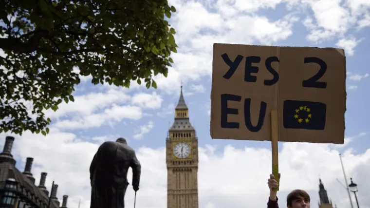 Vi&scaron;e od 2,5 milijuna Britanaca traži novi referendum